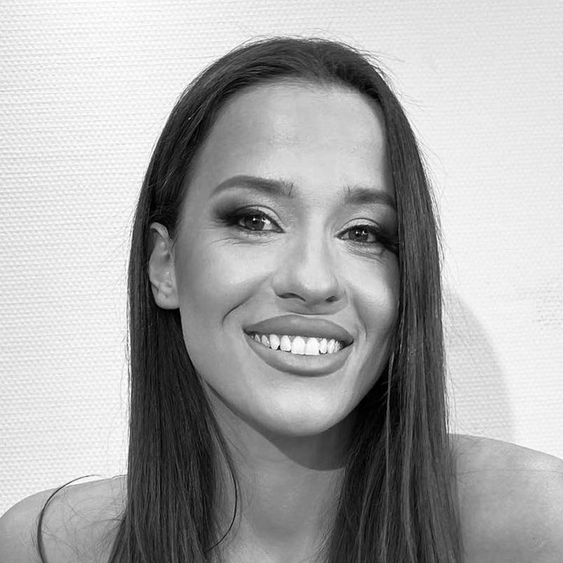 Сузи Манева